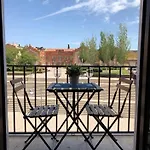 Descalzos Apartment - Old Town
